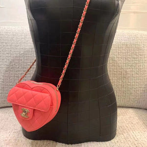 CHANEL 22S Heart Clutch Pink Lambskin