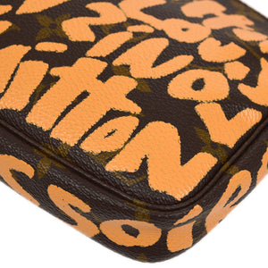 LOUIS VUITTON Pochette